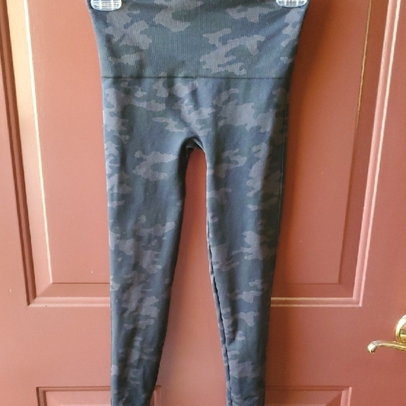 SPANX Gray Shapewear with Mottled Design and Elastic Waistband - Picture 8 of 9